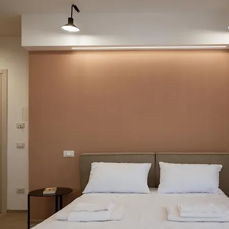 לינה וארוחת בוקר Venereciprea 3*